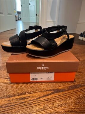 THE FLEXX Black Women's Leather Wedge Sandals